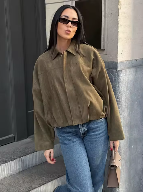 "Giacca in Pelle Scamosciata ,  con Cerniera e Bavero – Stile Vintage a Maniche Lunghe"